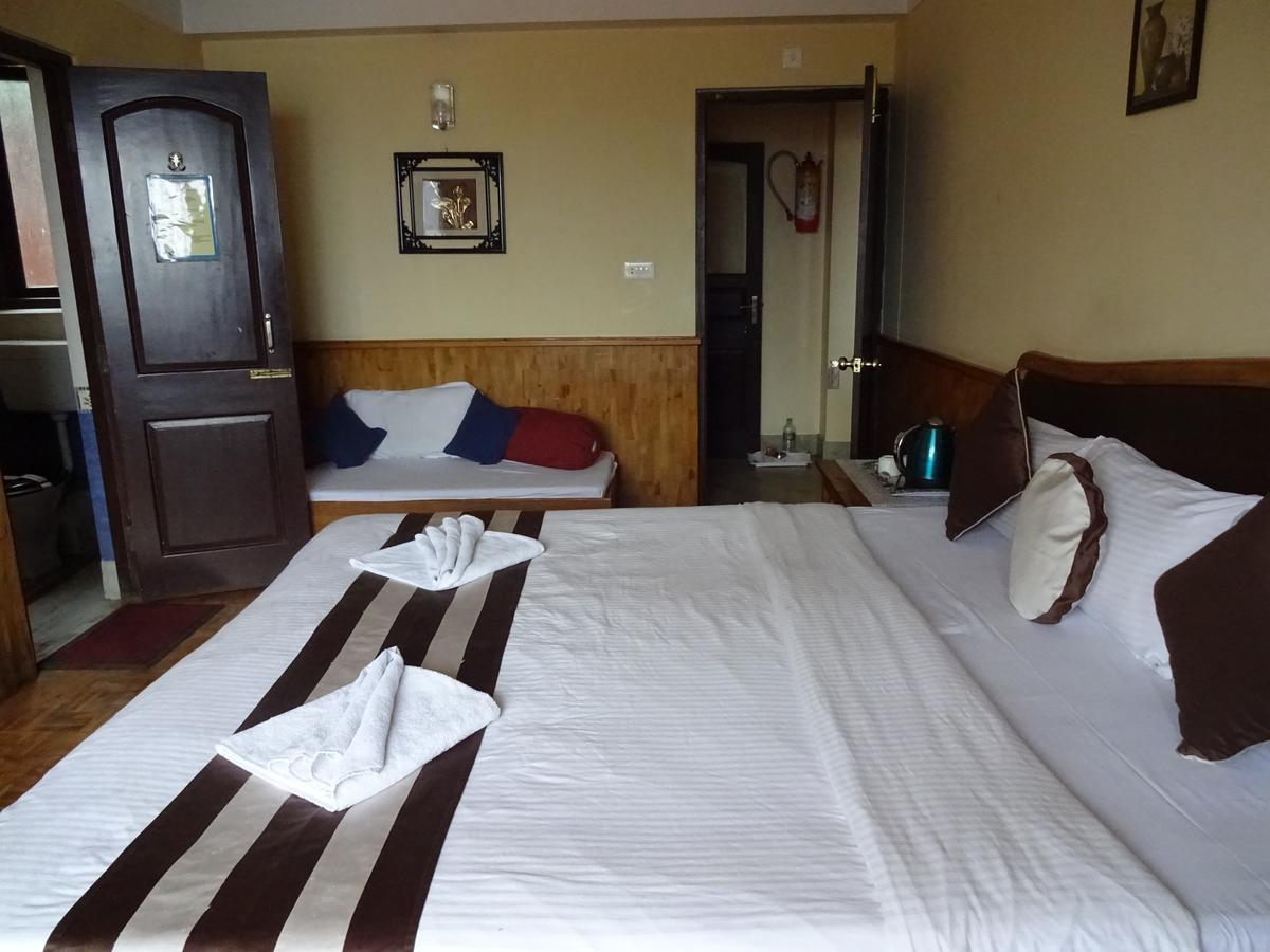 Jain Group Hotel Royal Residency Ґанґток Екстер'єр фото