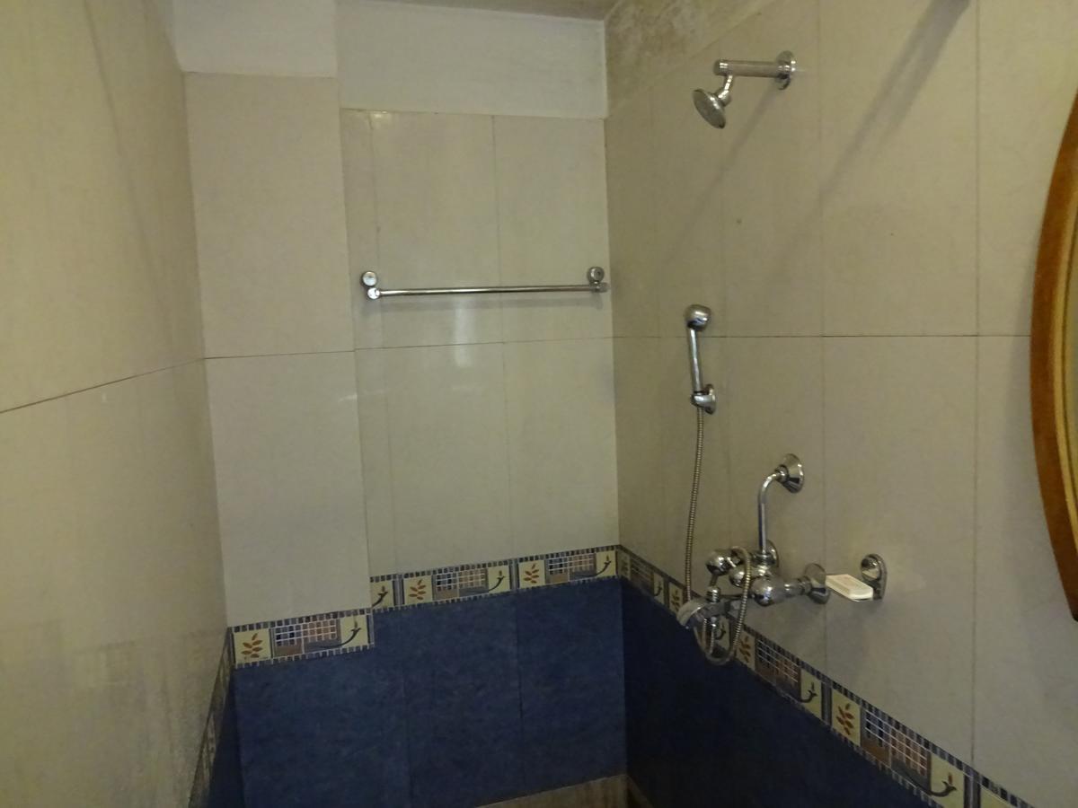 Jain Group Hotel Royal Residency Ґанґток Екстер'єр фото