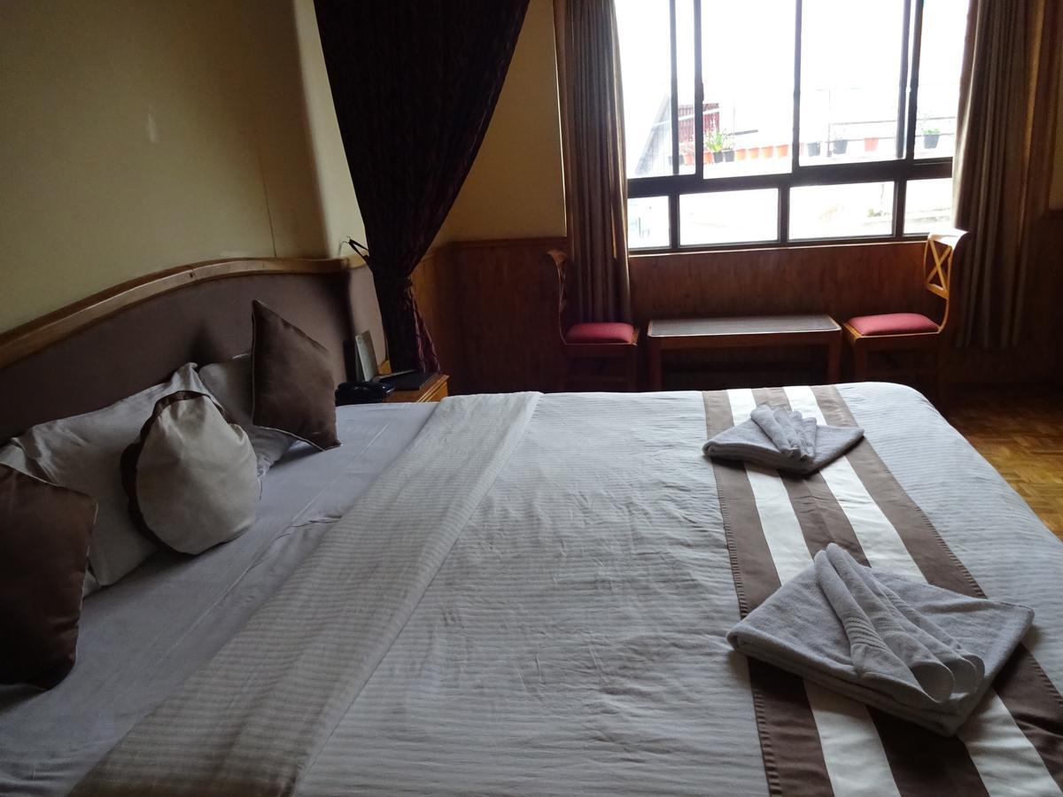 Jain Group Hotel Royal Residency Ґанґток Екстер'єр фото