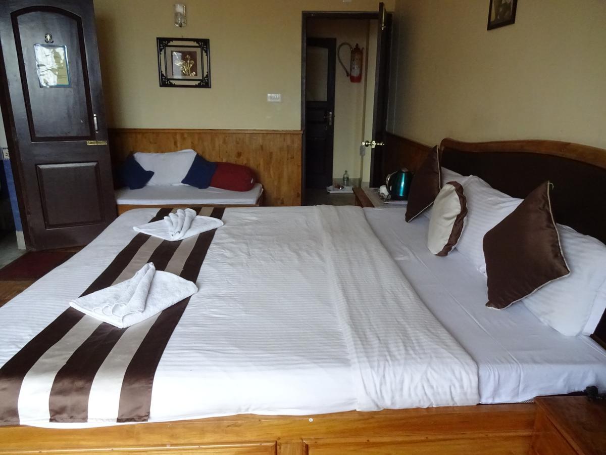 Jain Group Hotel Royal Residency Ґанґток Екстер'єр фото