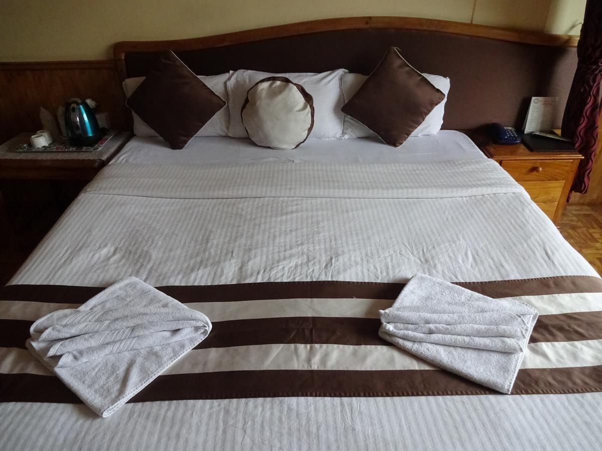 Jain Group Hotel Royal Residency Ґанґток Екстер'єр фото