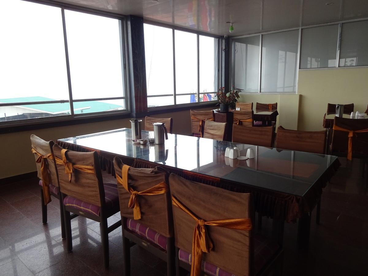 Jain Group Hotel Royal Residency Ґанґток Екстер'єр фото