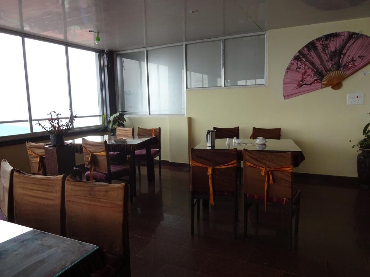Jain Group Hotel Royal Residency Ґанґток Екстер'єр фото