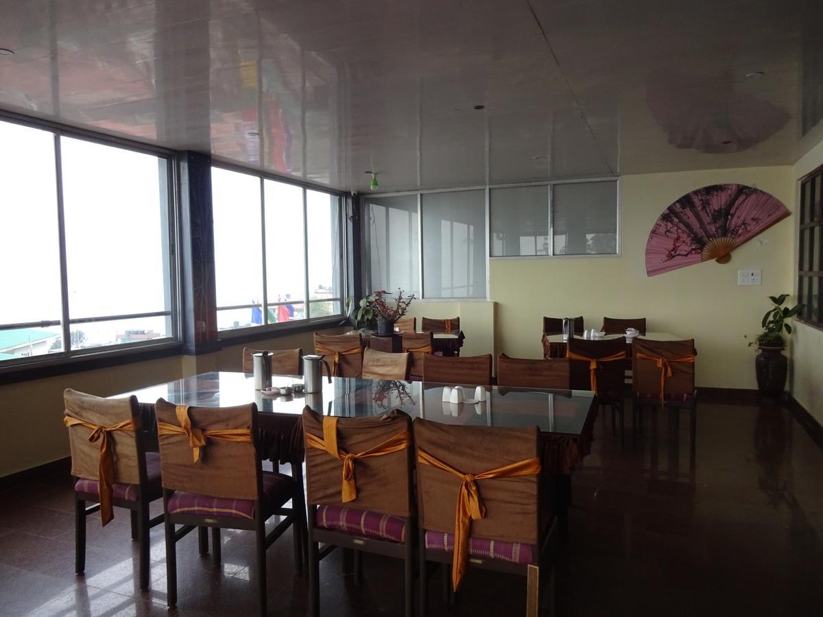 Jain Group Hotel Royal Residency Ґанґток Екстер'єр фото